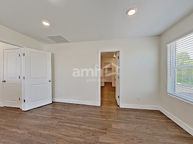 Building Photo - 12502 N 60th Ave