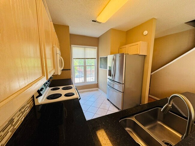 Building Photo - 2027 Turtle Point Dr