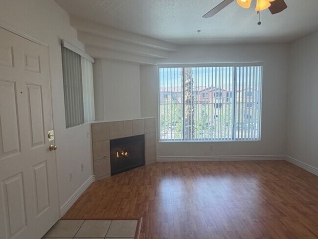 Building Photo - GUARD GATED TOP FLOOR PRIVATE 1 BED CONDO FEATURING A DETACHED 1 CAR GARAGE