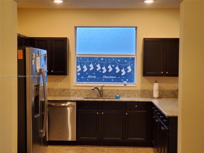 Building Photo - 9446 SW 170th Ave