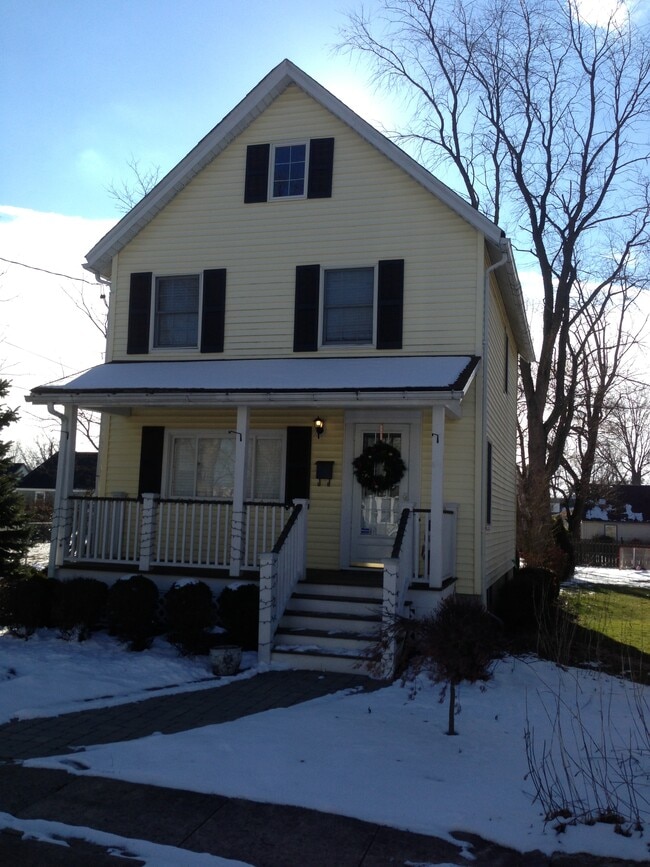 Primary Photo - 22 Cook Ave
