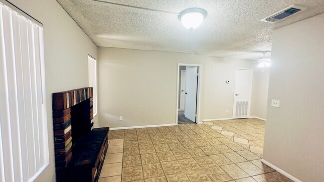 Building Photo - Updated 2 Bed/2 Bath Condo at Baseline Rd ...
