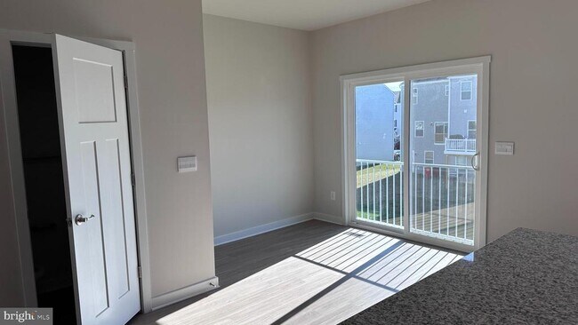 Building Photo - 62 Trotting Rd