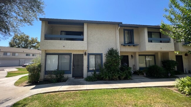 Building Photo - Charming 4 Bed 3 Bath Brea Townhome with P...