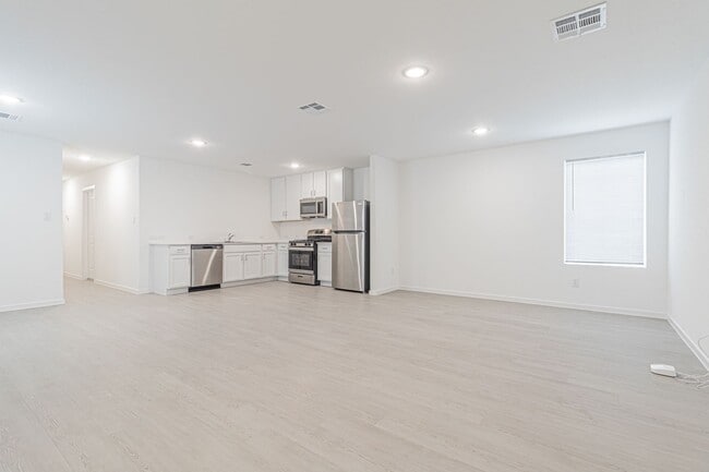 Building Photo - BRAND NEW 4 BD/2 BA Home Located off 211/Potranco RD! Available NOW!