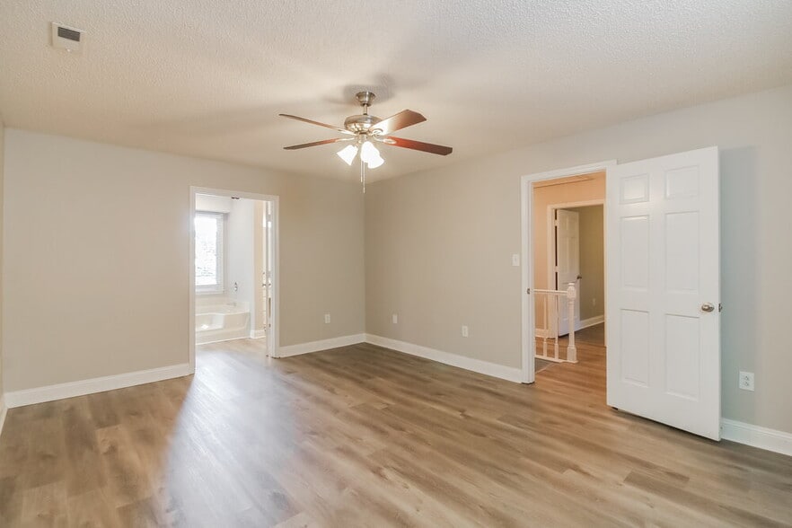 Building Photo - 524 Robin Dr