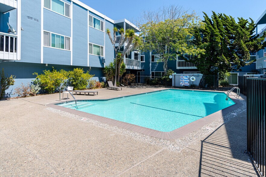 Building Photo - 2019 Shore Line Dr