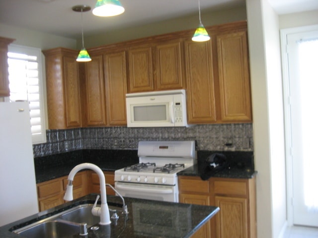 Building Photo - Beautiful, Spacious Four Bedroom + Loft Home in Gated Community!