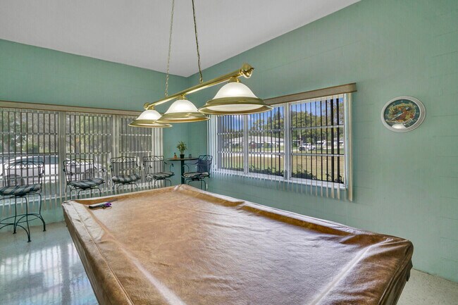 Building Photo - 202 W High Point Terrace