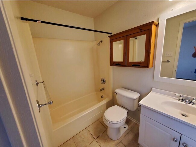 Building Photo - 1109 Hyridge St