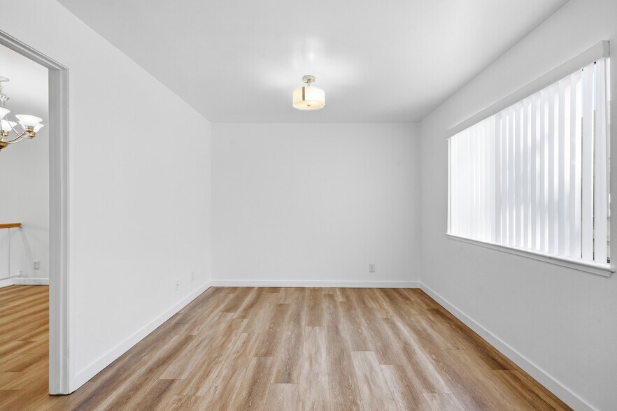 Building Photo - 9000 Vanalden Ave