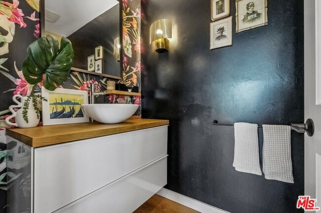 Building Photo - 5646 S Sherbourne Dr