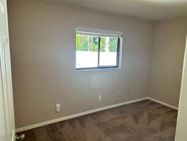 Building Photo - 1025 SE 24th Ave