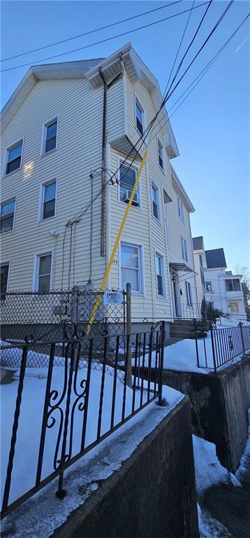 Building Photo - 358 Weeden St