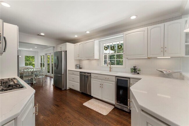 Building Photo - 4770 Chatworth Ct NE