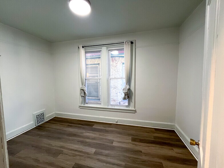 Bedroom #2 empty - 1534 N Marshall St
