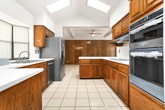Building Photo - 13722 Hunters Hawk