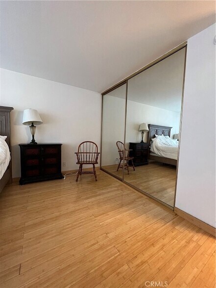 Building Photo - 10747 Wilshire Blvd