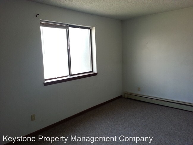 Building Photo - 1012 E Burlington St