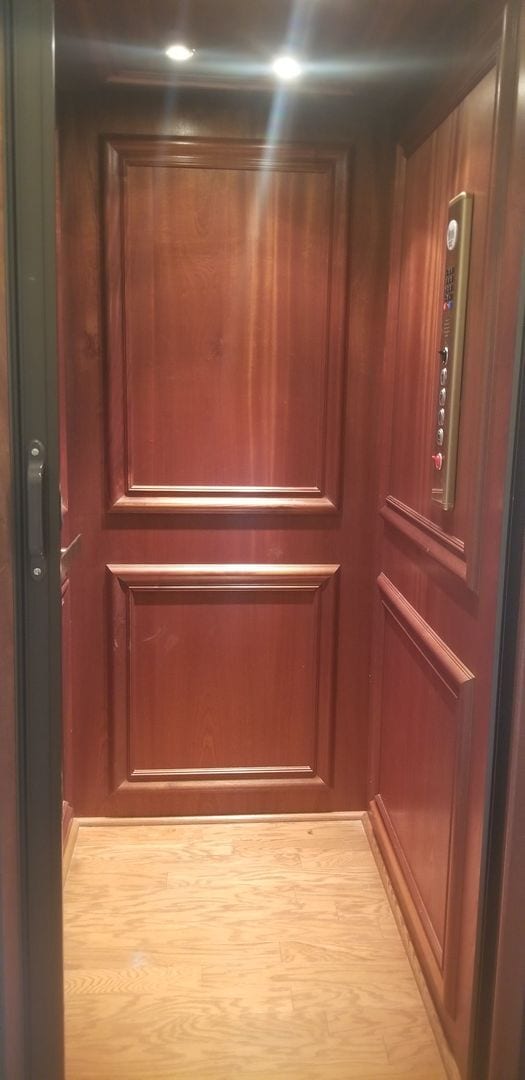 Building Photo - DOWNTOWN LIVING! BEAUTIFUL 3 Bed 2 full 2 ...