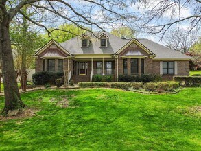 Building Photo - Stunning 3 bed 2.5 bath home in Cove Creek subdivision!
