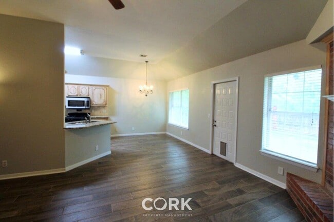 Building Photo - 927 Castle Rd