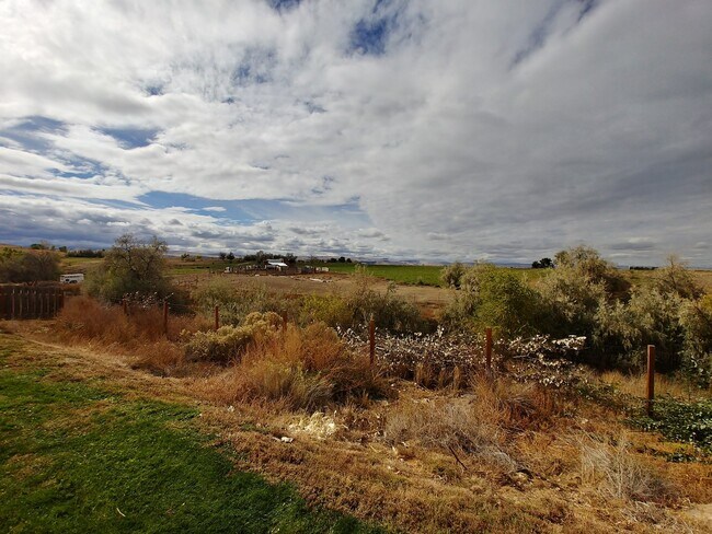 Building Photo - 3 Bd 2 Bath Home with Amazing Views in Marsing