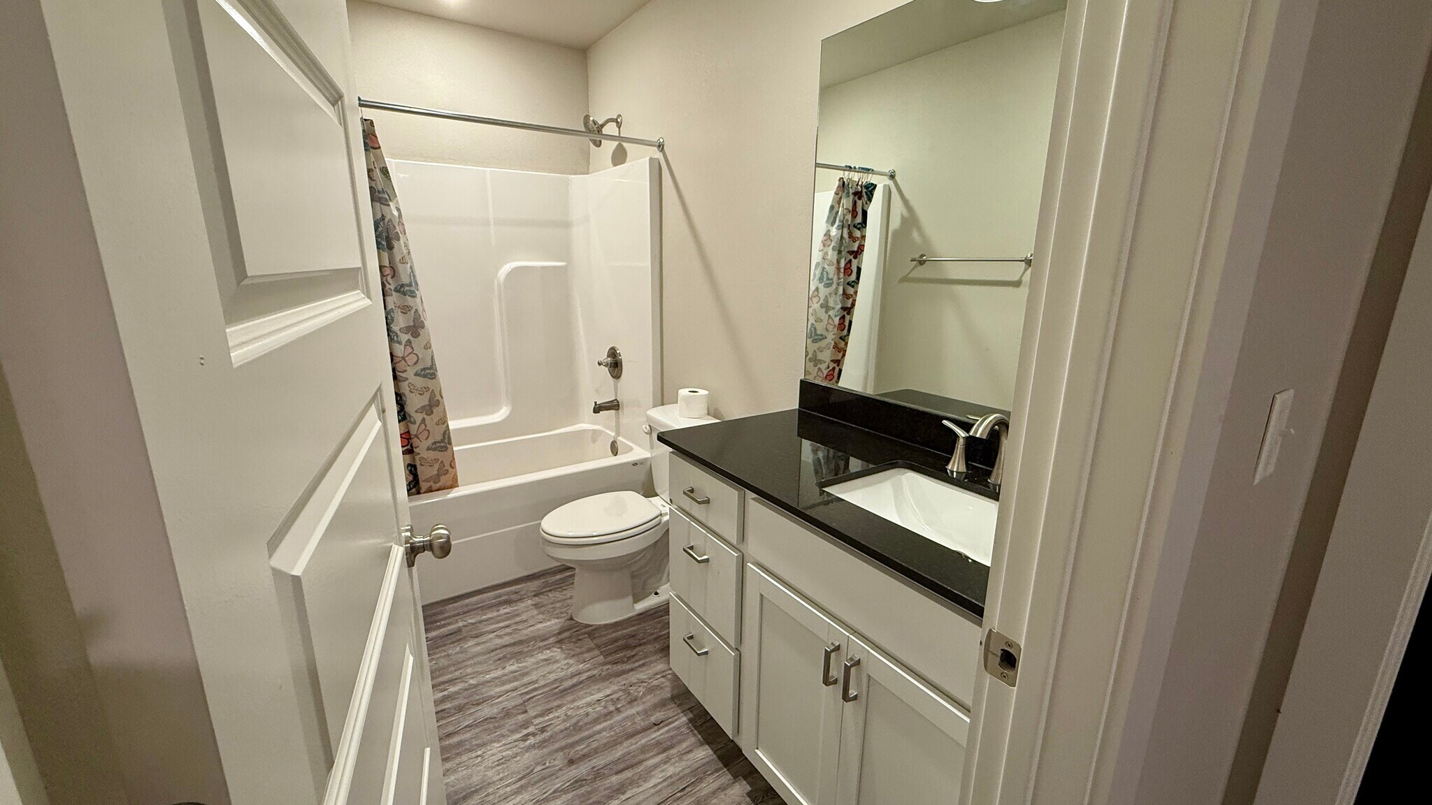 Building Photo - 103 E Mulberry St