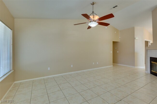 Building Photo - 1744 Knotty Pine