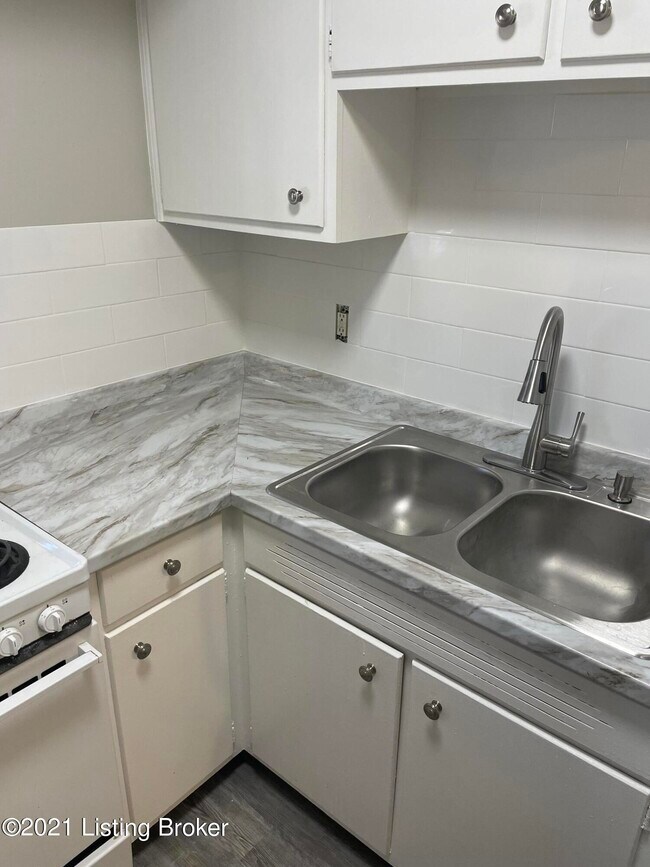 Building Photo - 2707 Riedling Dr