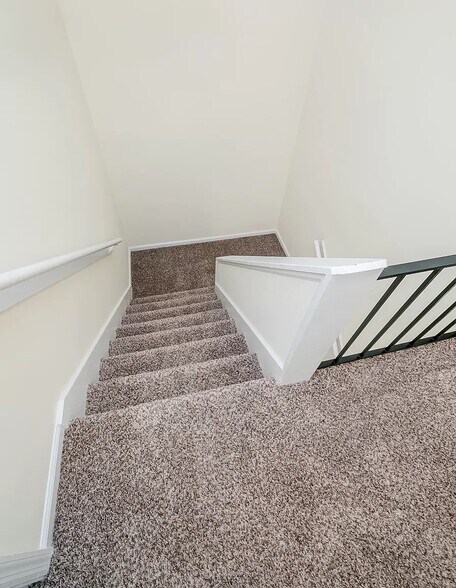 Building Photo - 2926 Arrowhead Dr