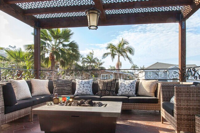 Building Photo - LUXURIOUS House with MULTIPLE OCEAN VIEWS in Sunset Cliffs! Chef's Kitchen! 2 EV Chargers and so ...