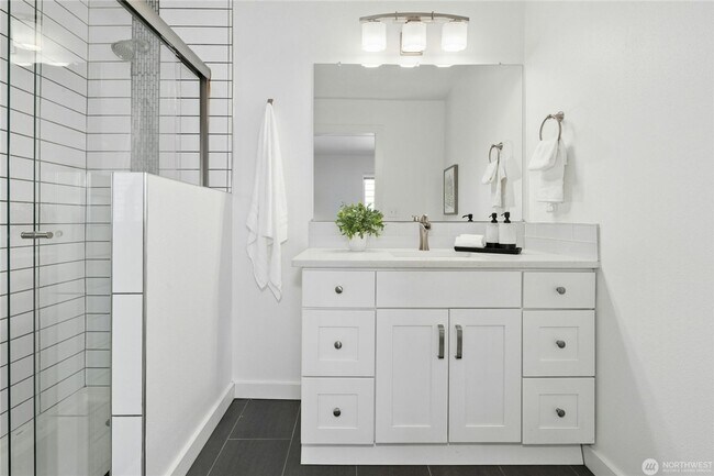 Building Photo - Spacious Richmond Highlands Retreat with Modern Updates & Flexible Living