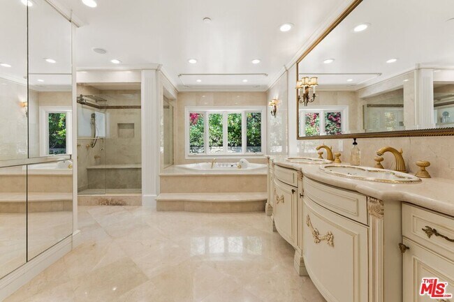 Building Photo - 1725 Loma Vista Dr