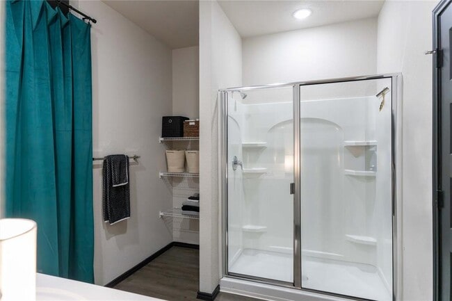 Building Photo - 648 Jennifer Wy