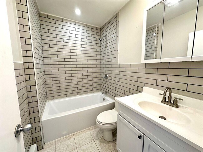 Building Photo - 26 Willis St