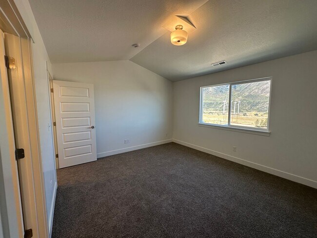 Building Photo - 5280 Acacia Dr