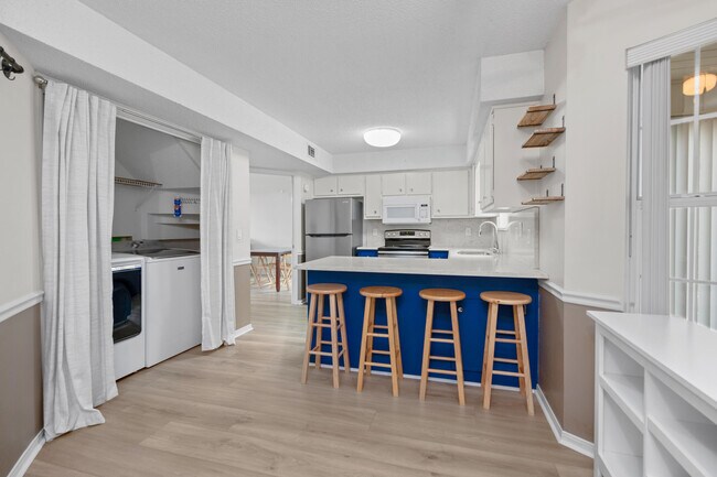 Building Photo - 6740 Scotts Pl