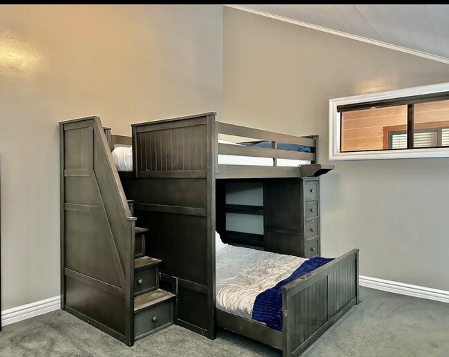 Building Photo - Stylish 2-Bed + Loft Mountain Condo in San...