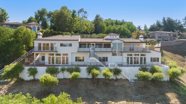 Building Photo - Modern Elegance Meets Scenic Privacy in Be...