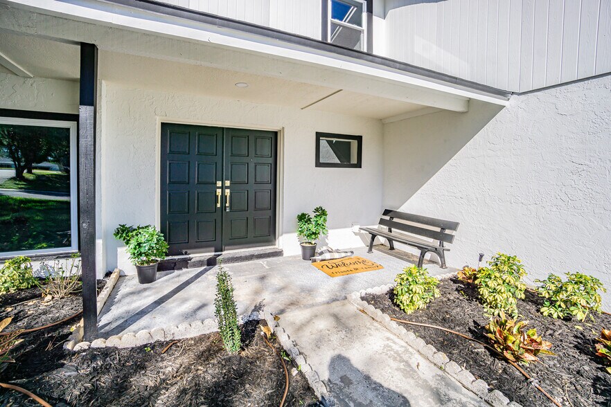 Building Photo - 6370 Conniewood Sq