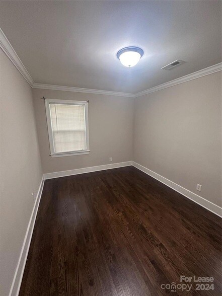 Building Photo - 130 Shadow Ln