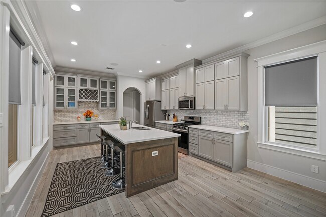 Building Photo - 6533 Castlebay Dr