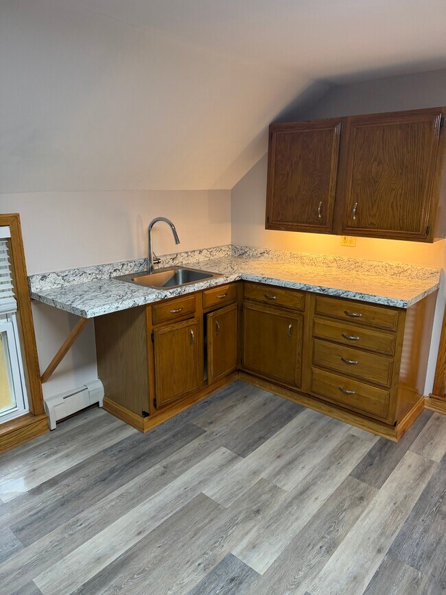 Building Photo - 3062 Laird Ave