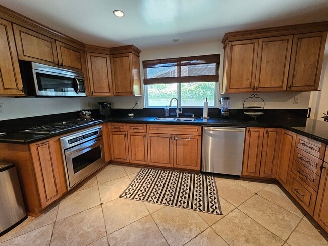 Building Photo - Exceptional Single-Story Home in Prime Upl...
