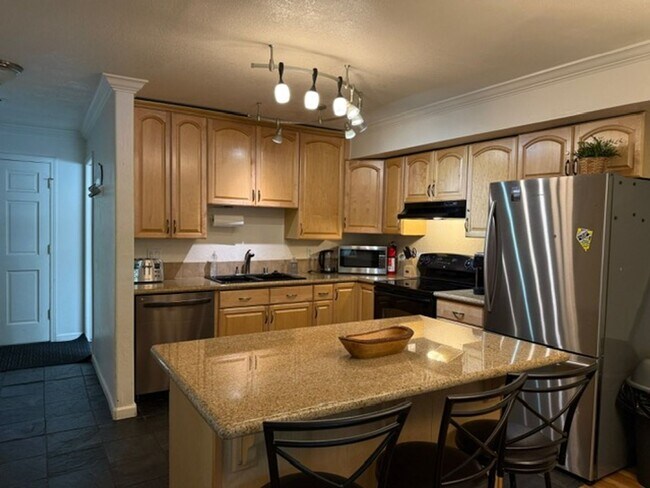 Building Photo - Centrally located townhouse in Incline Village