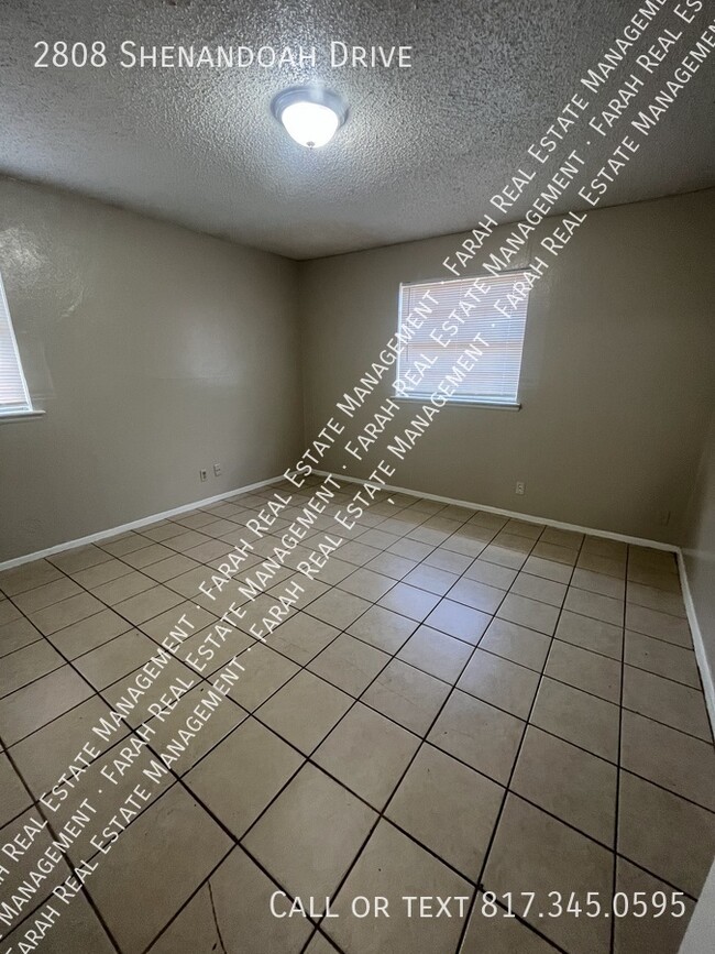 Building Photo - 2808 Shenandoah Dr