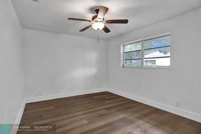 Building Photo - 161 SW 75th Ave