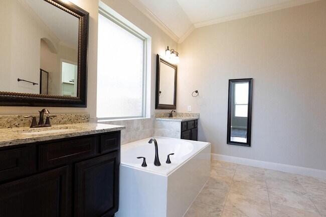 Building Photo - 28006 Laurel Garden Ln