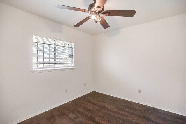 Building Photo - 12718 Panay Dr